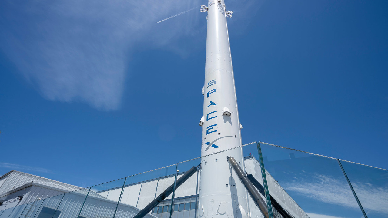 SpaceX efsane roketi Falcon 9'u emekliye ayırıyor
